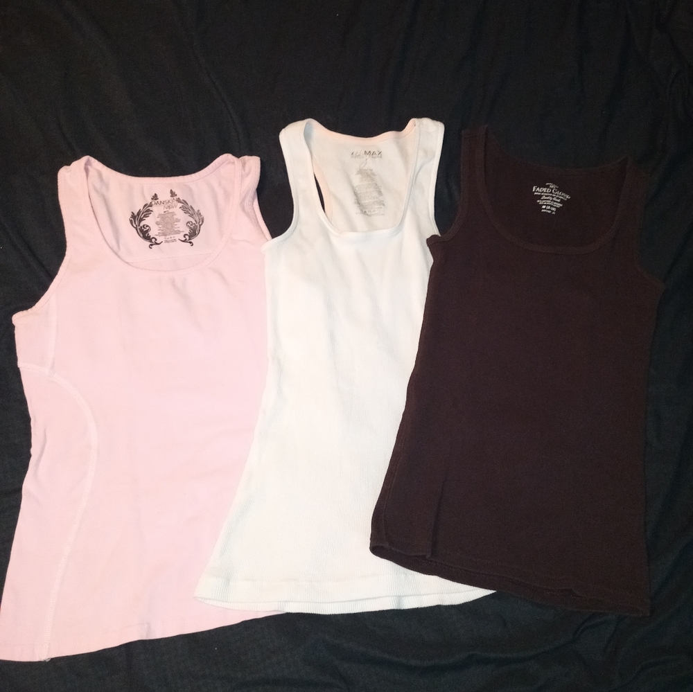 Bundle of 3 tank tops